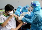 20 y bác sĩ 1 bệnh viện ở TP.HCM hỗ trợ tiêm vaccine cho học sinh Phan Thiết