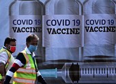 Đau đầu nâng cấp vaccine chống biến thể SARS-CoV-2 nguy hiểm 
