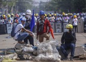 Hàng trăm người Myanmar, có cả cảnh sát, vượt biên sang Ấn Độ