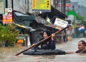 Indonesia đón năm mới trong nước lũ, 21 người chết