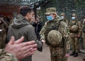 Tổng thống Ukraine thị sát tuyến phòng thủ ở Donbass