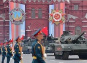 VIDEO: Nga dàn khí tài quân sự diễu binh mừng Ngày Chiến thắng