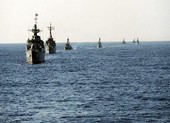 Mỹ bắn 30 phát súng cảnh báo cảnh báo khi bị tàu Iran quấy rối