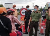 Video: Nhiều người dân đi xe máy về quê bị ùn ứ tại cửa ngõ vào Hậu Giang