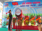 Chủ tịch QH Nguyễn Thị Kim Ngân dự khai giảng tại Đồng Tháp
