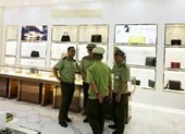 Cửa hàng phục vụ 'tour 0 đồng' bán hàng hiệu nghi nhái