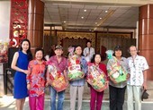NSƯT Trịnh Kim Chi trao quà Tết tại Khu dưỡng lão nghệ sĩ