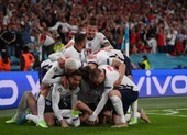 Tuyển Anh đi vào lịch sử Euro nhờ quả penalty tranh cãi