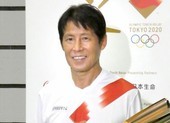 Nishino rước đuốc Olympic và muốn tiếp tục dẫn dắt tuyển Thái