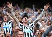 Fan Newcastle ăn mừng cuồng nhiệt khi CLB có chủ mới tỉ phú