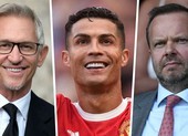 Sốc: Man United ký hợp đồng với Ronaldo trong sân vườn 