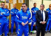 Tân HLV Xavi với cuộc cách mạng từ phòng thay đồ của Barca