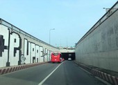 Hầm chui An Sương mới hoạt động đã bị vẽ bậy?