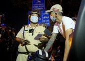 CSGT vây bắt nhóm thanh niên 'dợt xe' trên đường Võ Văn Kiệt
