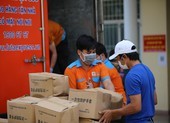 Tập đoàn Phương Trang trao tặng thiết bị y tế cho quận Bình Tân