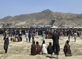 Thi thể người Afghanistan kẹt trong càng đáp vận tải cơ C-17 bay khỏi Kabul