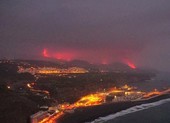 Chuyên gia lo lắng khi dung nham núi lửa ở Tây Ban Nha chảy ra biển