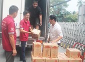 Tặng 1.200 lít nước mắm truyền thống cho bà con vùng lũ