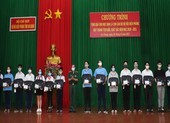 Cán bộ biên phòng An Giang trích tiền lương để “Nâng bước em đến trường“