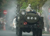 Xe quân đội phun khử trùng nhiều tuyến phố Hải Phòng