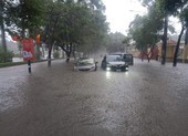 Hải Phòng: Nhiều tuyến phố ngập sau trận mưa lớn kéo dài
