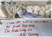 Bệnh nhân COVID-19 nặng hồi phục ngoạn mục, cảm ơn và xin chụp ảnh cùng bác sĩ