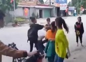 Xôn xao clip bốn nữ sinh đánh hội đồng một nữ sinh lớp 11