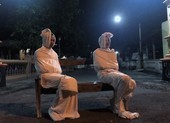 Indonesia: Đóng giả ma để dân ở nhà nhằm ngăn dịch COVID-19