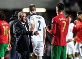 Ronaldo bật khóc và cãi thầy Santos 