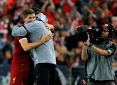 HLV Klopp khó chịu khi nhắc đến Gerrard ngụ ý thay mình ở Liverpool 