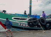 Chùm ảnh: Cảng cá lớn nhất Thừa Thiên - Huế hối hả trước bão số 5 