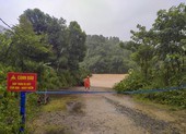 Ảnh: Mưa lớn, nhiều nơi ở Quảng Trị, Thừa Thiên - Huế ngập lụt