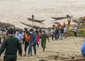 Giải cứu thành công đoàn cán bộ sở GTVT mắc kẹt trên sông Thạch Hãn