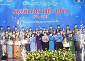 Cậu học trò 18 tuổi gây xúc động tại Lễ tuyên dương “Người con hiếu thảo” 2021