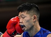Rời sàn đấu bằng xe lăn, võ sĩ Nhật vẫn lọt vào bán kết Olympic