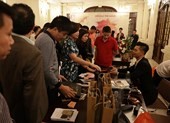 Đức Tuấn bán gần nửa tấn album trong nửa tiếng
