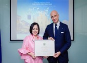 Bà Trang Lê nhận Huân chương công trạng Ý