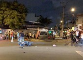Ô tô lật ngửa sau tai nạn làm 3 người thương vong ở Tân Phú