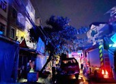 Bình Tân: Chập ổ điện gây cháy nhà, 4 người bị mắc kẹt
