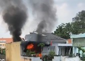 Cháy nhà 3 tầng kèm các tiếng nổ ở quận 10