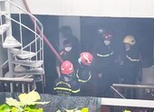 8 người mắc kẹt trong đám cháy nhà 4 tầng trên đường Trần Hưng Đạo
