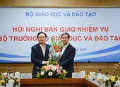 Nguyên bộ trưởng Bộ GD&ĐT Phùng Xuân Nhạ bàn giao nhiệm vụ