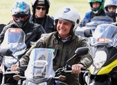 Tổng thống Brazil bị phạt vì không đeo khẩu trang lái mô tô diễu hành