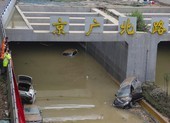 Trung Quốc chưa qua cơn lụt lịch sử lại phải đối phó bão lớn