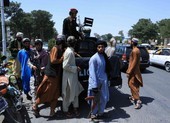 Taliban 'gõ cửa từng nhà', kêu người dân đi làm lại