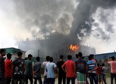 Cháy nhà máy sản xuất nước trái cây ở Bangladesh, ít nhất 52 người chết