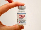 FDA Mỹ cấp phép tiêm mũi bổ sung vaccine Moderna và Johnson&Johnson