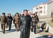 Ông Kim Jong-un tái xuất sau hơn 1 tháng vắng bóng