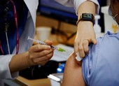 Mỹ tăng tốc cuộc đua ngoại giao vaccine với Trung Quốc, Nga