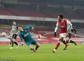 MU thắng nhọc trên sân nhà, Arsenal ‘bùng nổ’ trong hiệp phụ